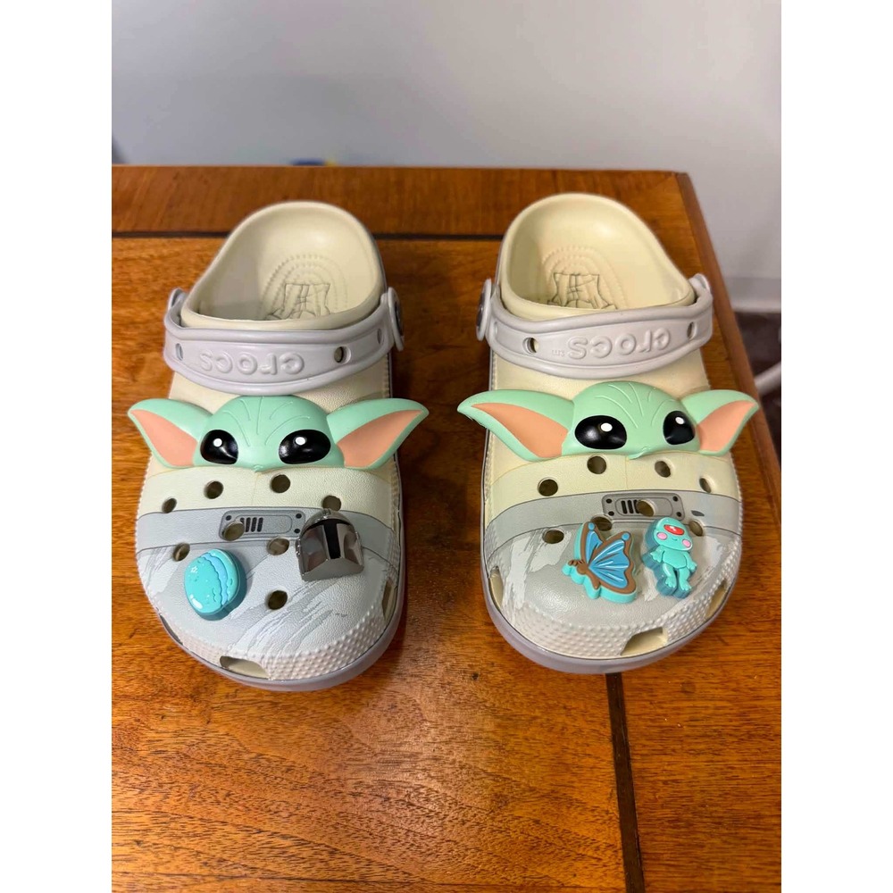 Crocs Star Wars The Mandalorian Grogu Baby Yoda Clogs Bone Grey Mens 5 Womens 7 - Picture 2 of 11